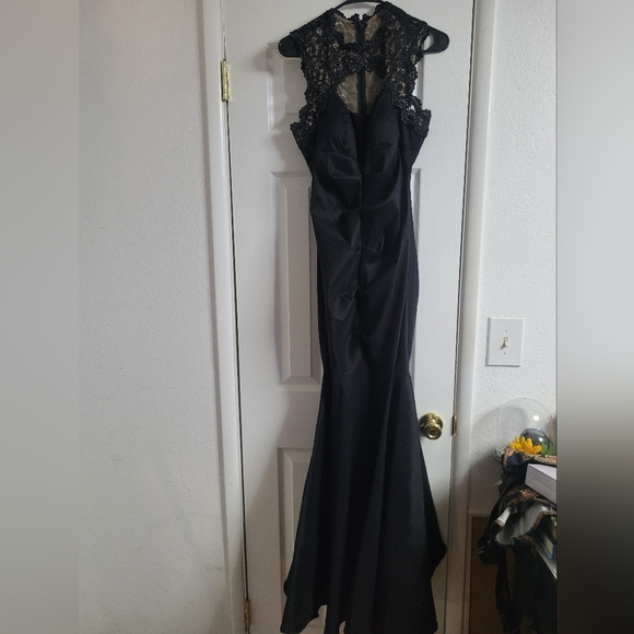 Xscape formal black gown size 4 - Picture 2 of 7
